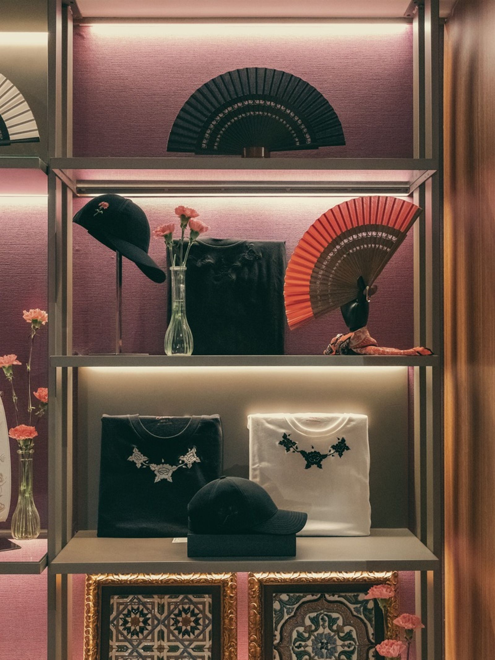 La idea de esta colección es llevar al día a día parte de la historia y tradiciones sevillanas.