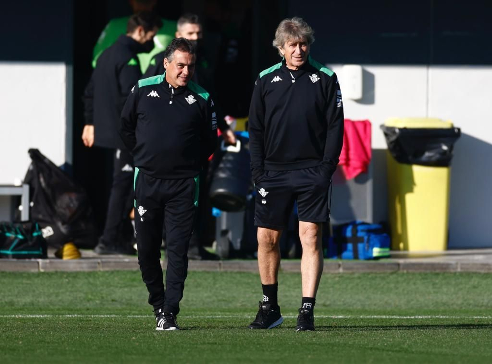 Pellegrini dialoga con Alexis en el entrenamiento de este lunes.
