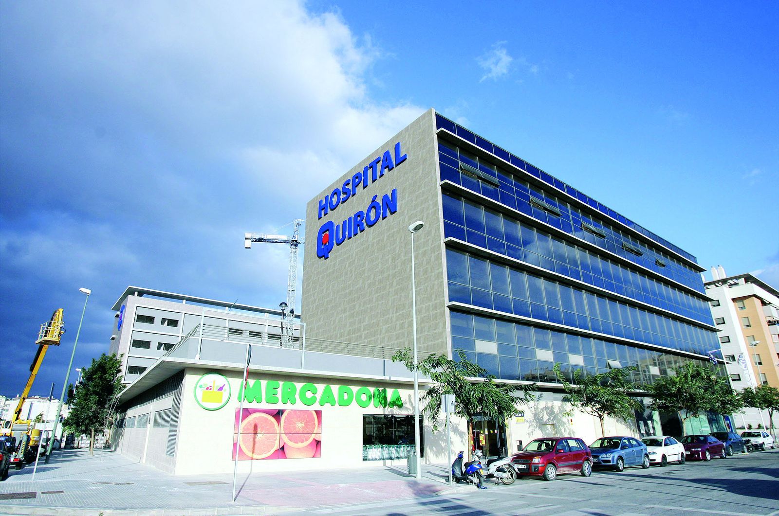 Edificio de Hospital Quirón Salud, en Parque Litoral.