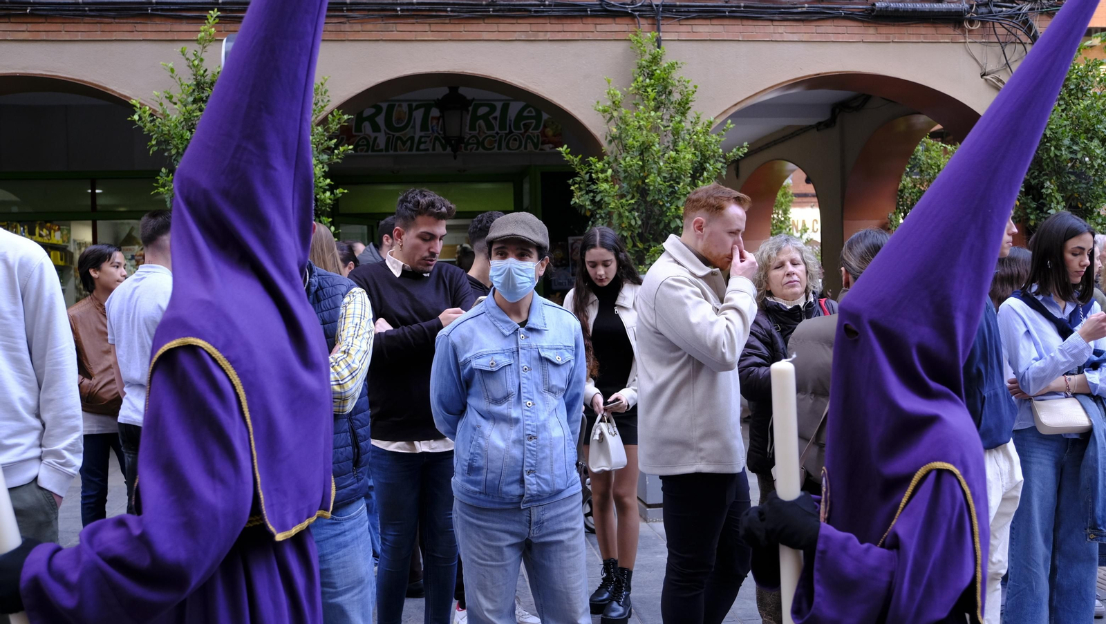 Pasión vuelve a su Iglesia de Santa Teresa azotada por la lluvia
