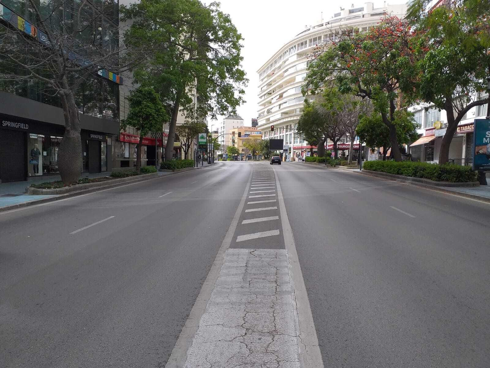 La arteria principal de Marbella, Ricardo Soriano, solitaria.