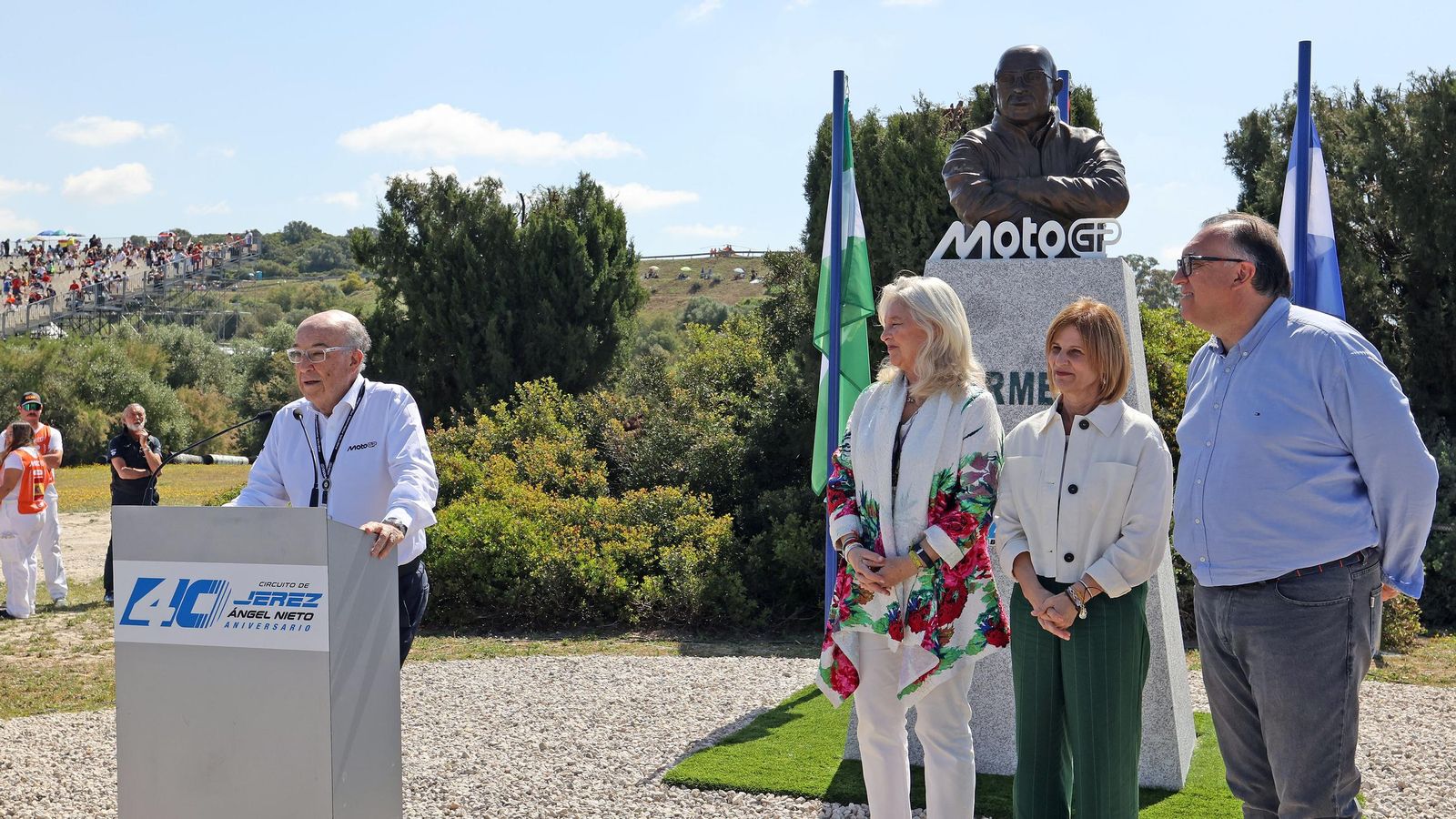 Inauguración del monumento a Carmelo Ezpeleta en el Circuito de Jerez - Ángel Nieto