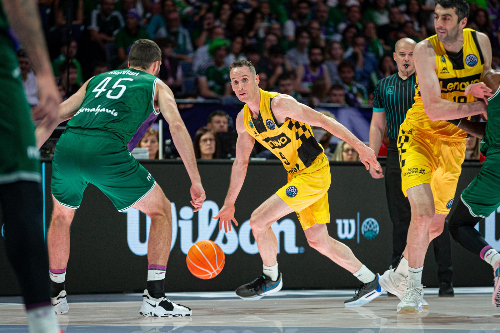 Las fotos de la final de la BCL entre Lenovo Tenerife y Unicaja Baloncesto