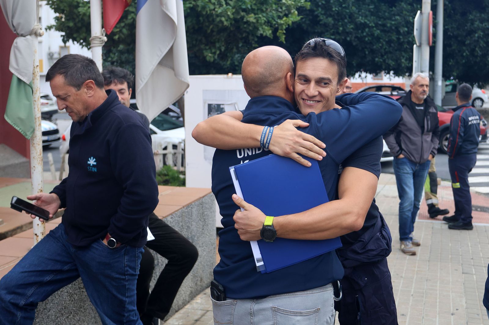 Imágenes de la partida de los bomberos de BUSF Huelva hacia Valencia