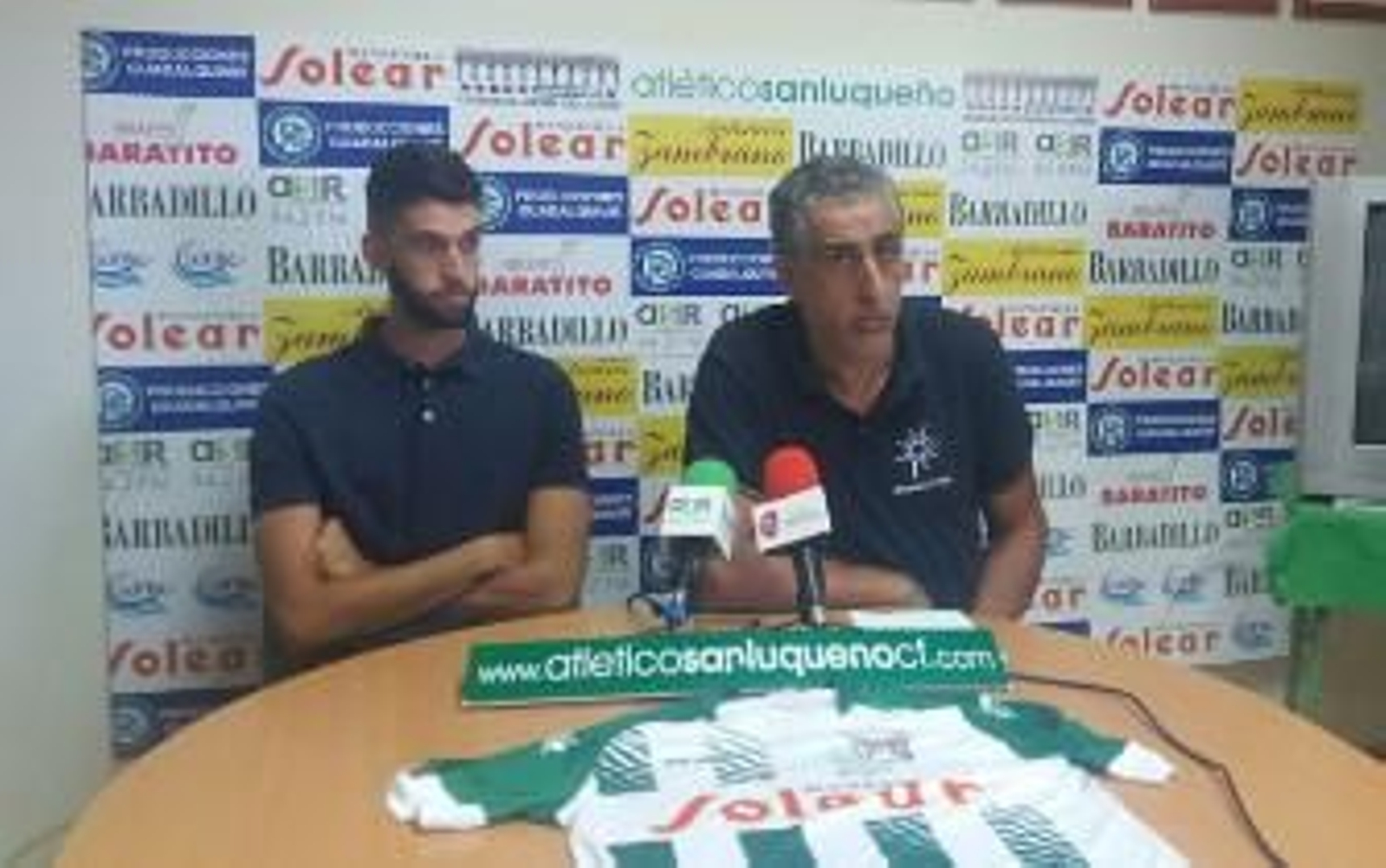 El jerezano Borja Jiménez firma en el Sanluqueño