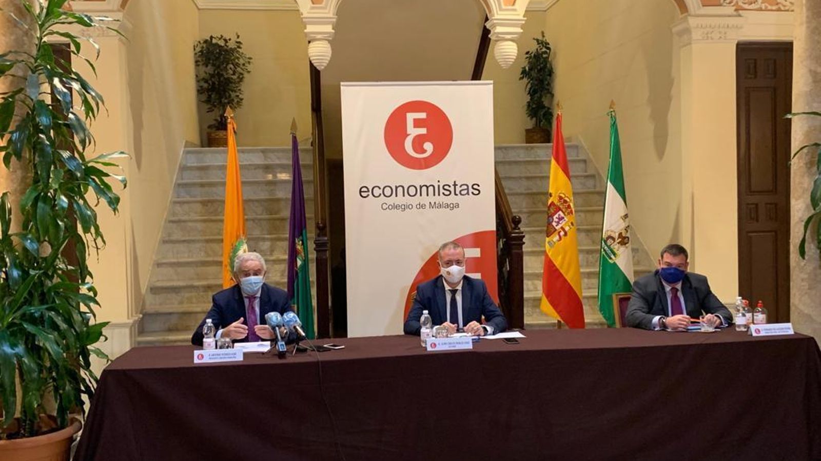 Antonio Pedraza, Juan Carlos Robles y Fernando del Alcázar en la presentación del informe.