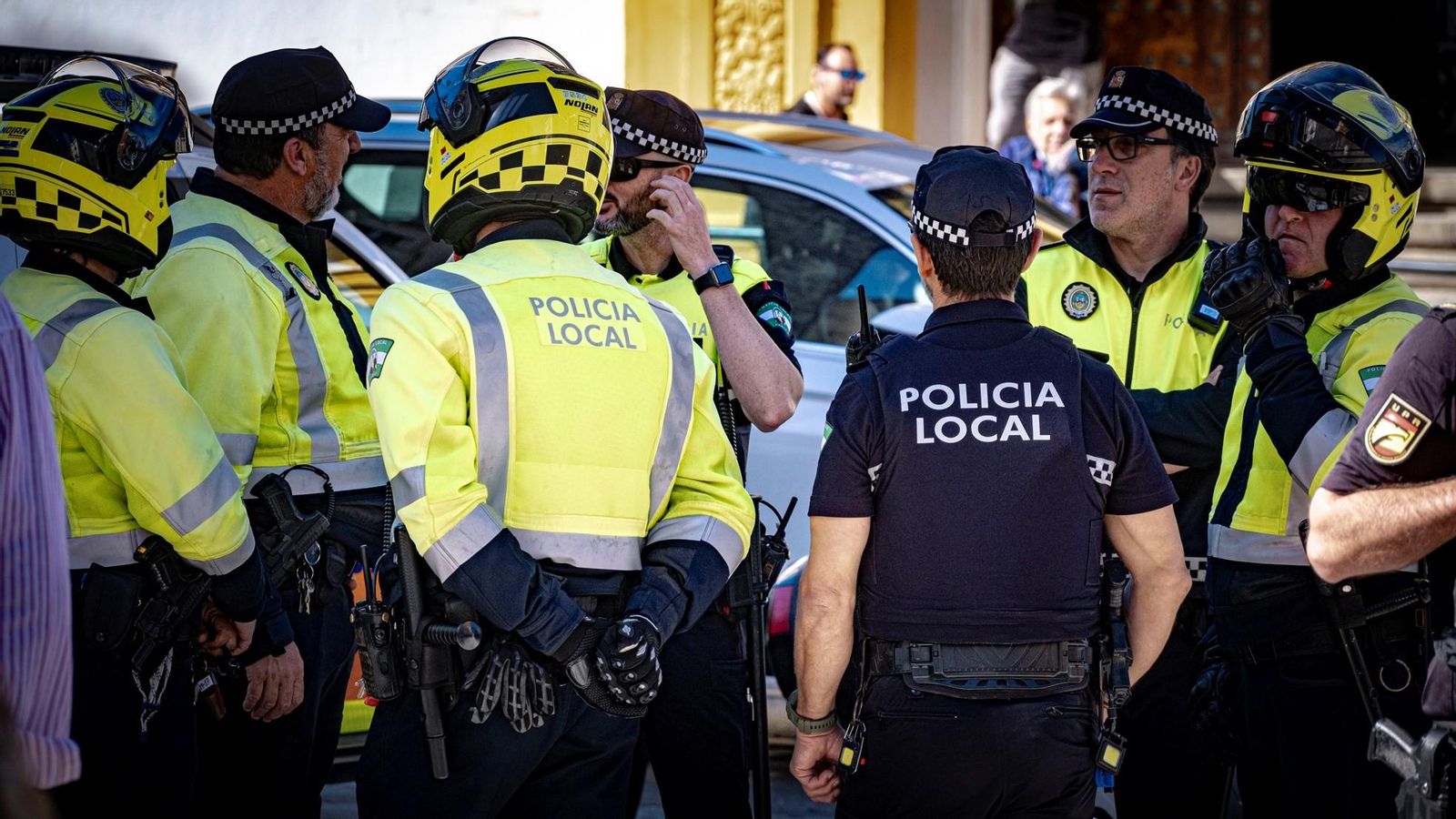 Policías locales de paisano y de uniforme velarán por la ciudad para que ciudadanos y veraneantes cumplan con las normas para  mentener limpia la ciudad