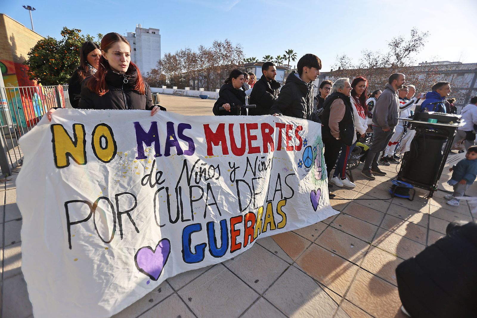 Imágenes del acto del Día a la No Violencia y la Paz del Colegio La Hispanidad