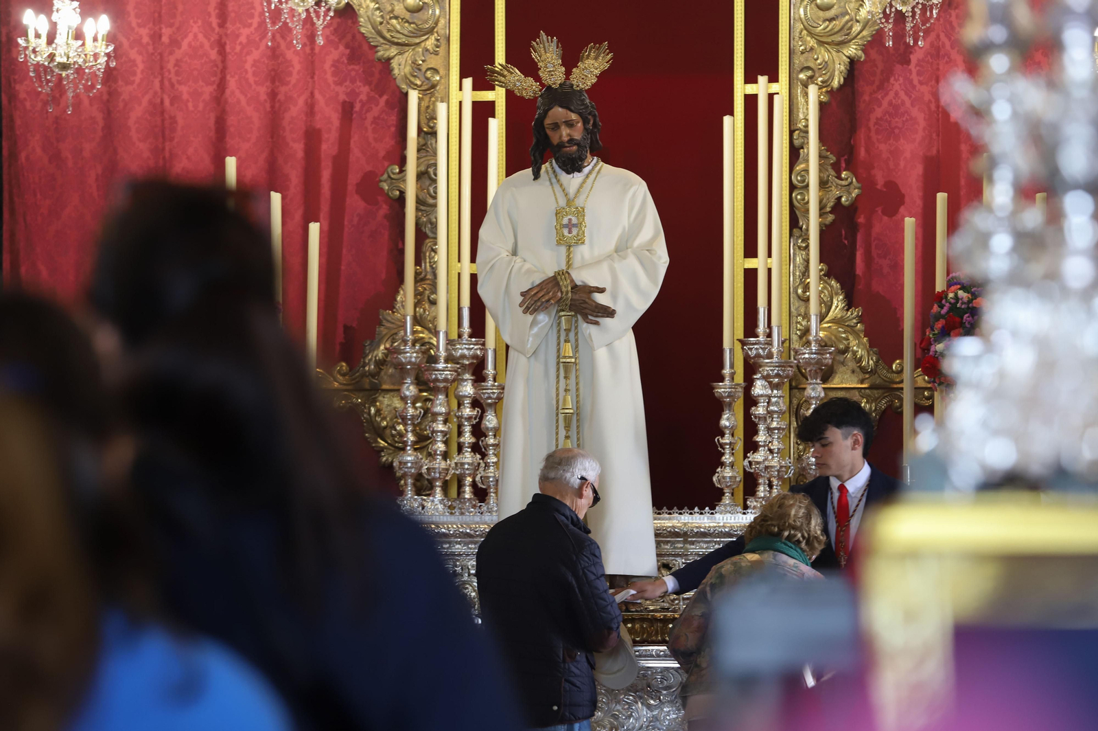 Imágenes del Besapie al Medinaceli en la Iglesia de San Isidro en Algeciras