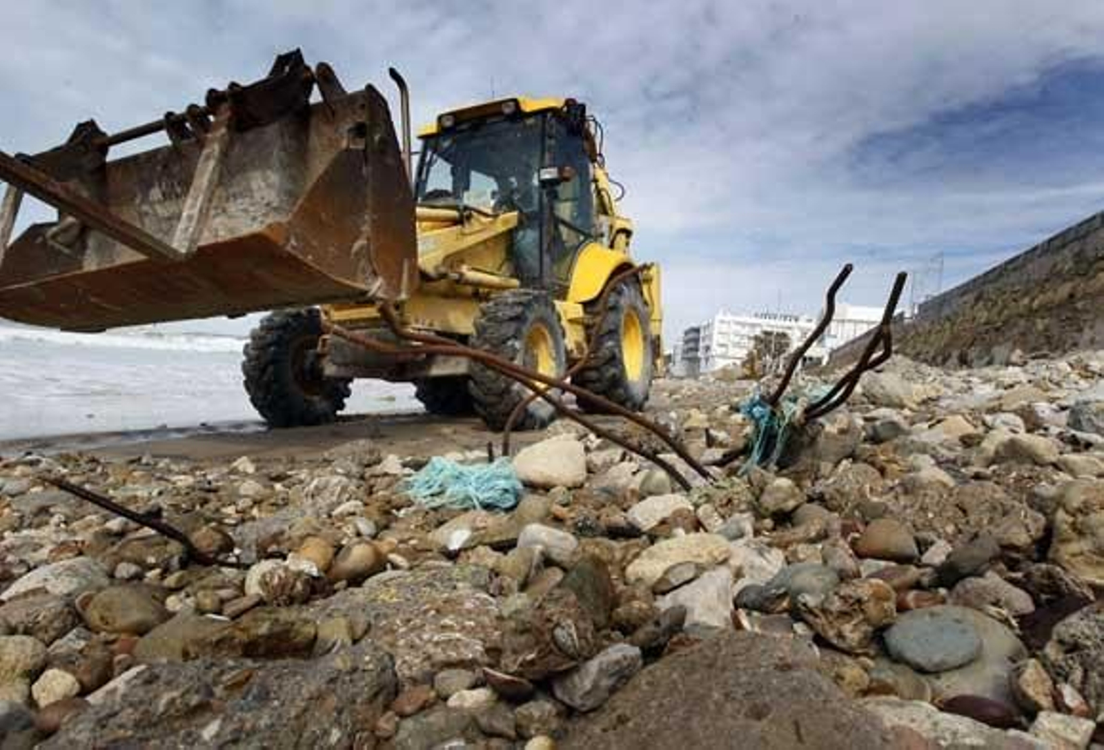 El litoral se deteriora día a día, a la espera de los 3,9 millones de euros de inversión del Ministerio de Medio Ambiente

Foto: Fito Carreto-Paco Periñán-Elias Pimentel