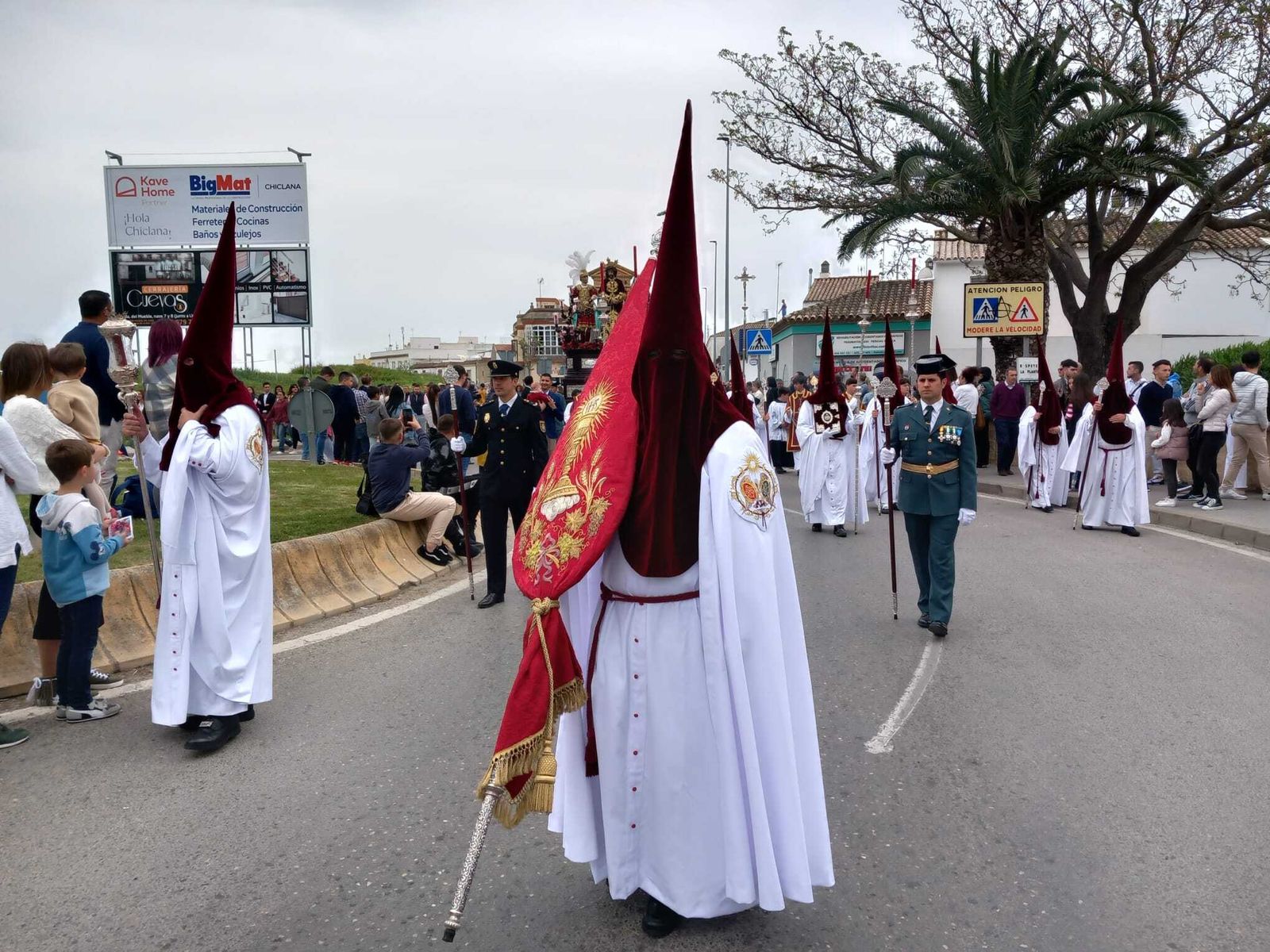 Todas las imágenes de la Virgen de Afligidos restaurada y del martes santo en Chiclana