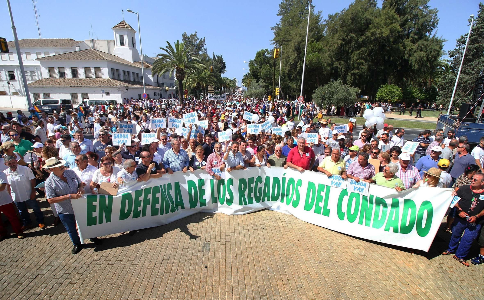 Imágenes de la manifestación para pedir agua y tierra para los regadíos del Condado.