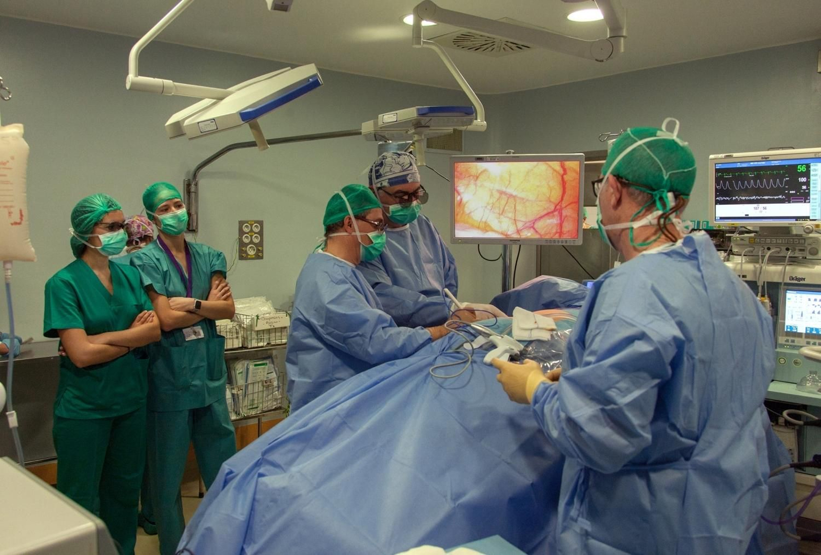 Una operación de trasplante de riñón en un quirófano del Virgen Del Rocío.