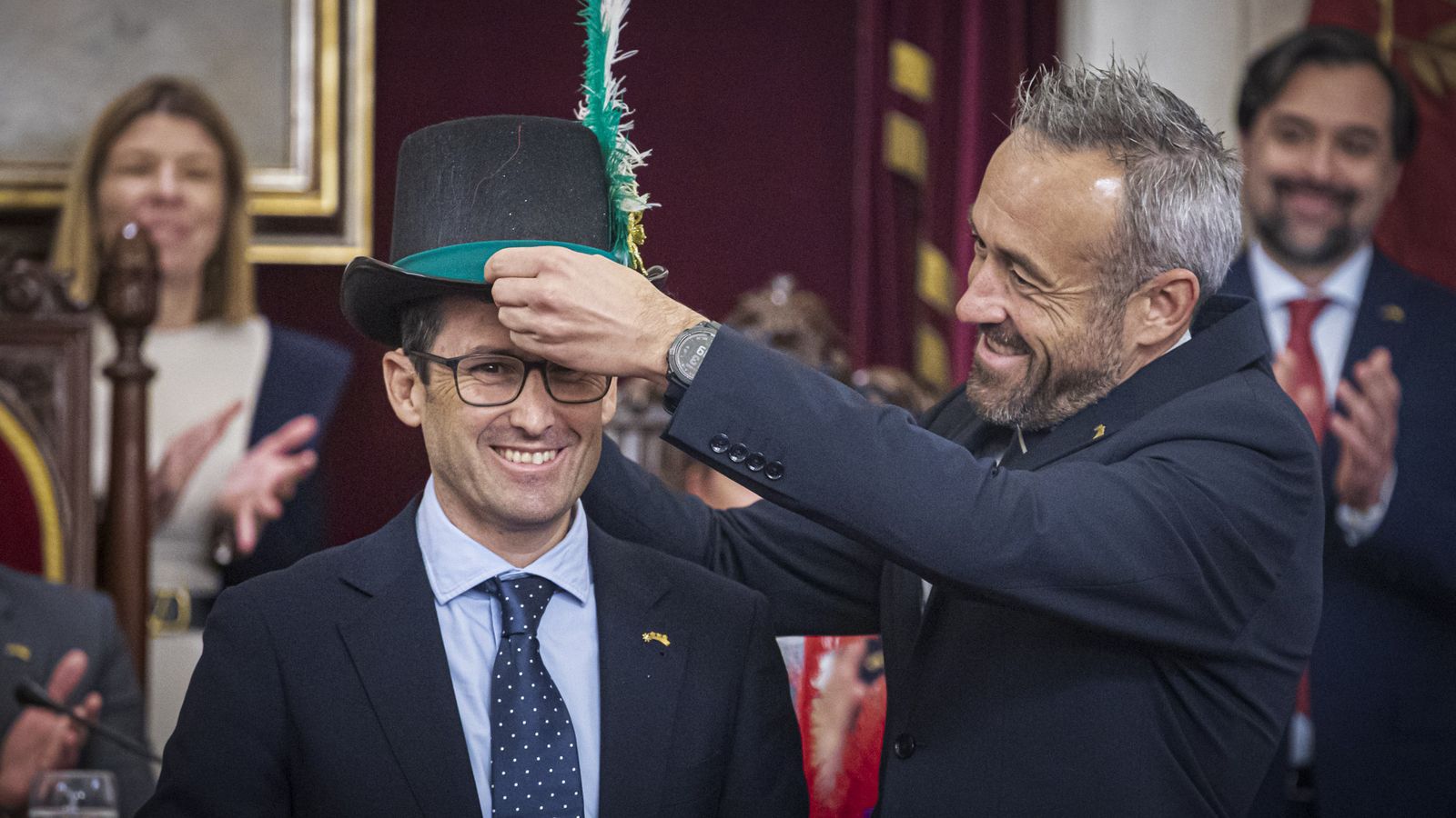 Las imágenes del traspaso de coronas de SM los Reyes Magos de Cádiz