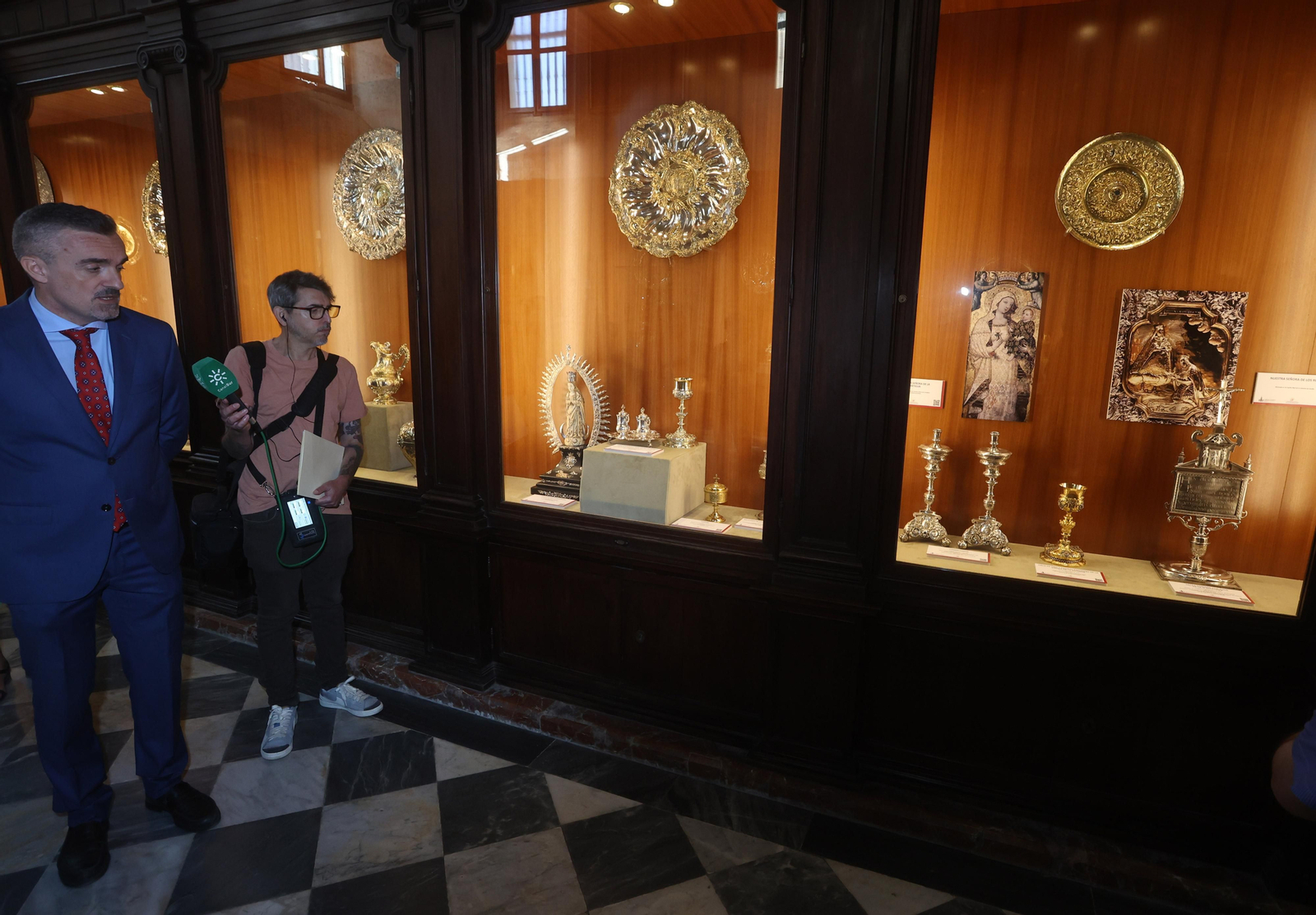 EXPOSICION  PLATA Y OTRAS DADIVAS INDIANAS EN LA CATEDRAL DE SEVILLA