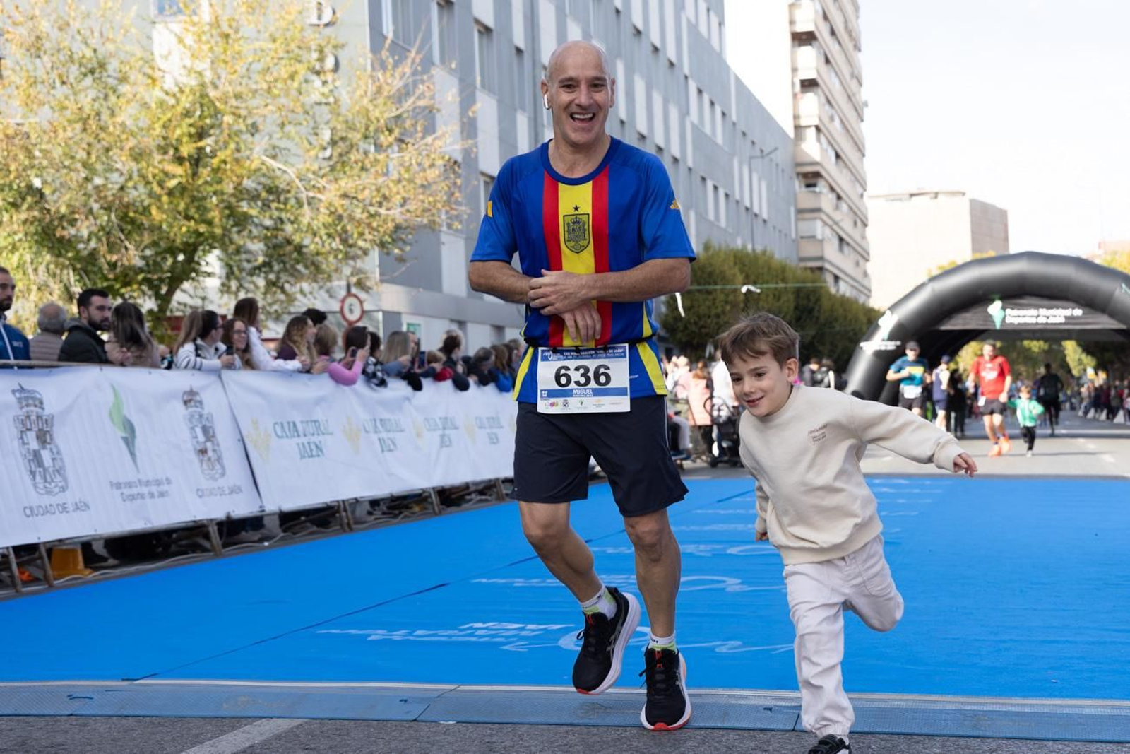 En imágenes: multitudinaria e histórica XXIX Media Maratón 'Ciudad de Jaén' y 10k en memoria de Paco Manzaneda