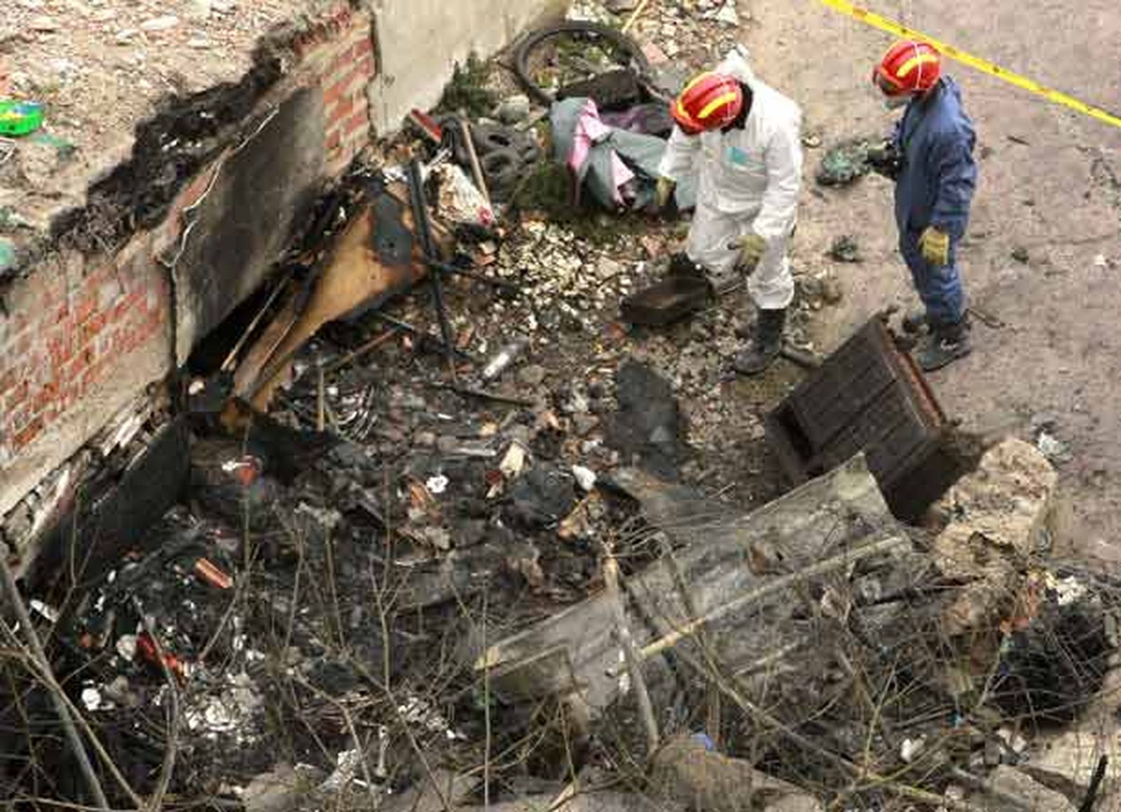 Mueren cuatro personas al incendiarse su chabola en un solar de Barcelona