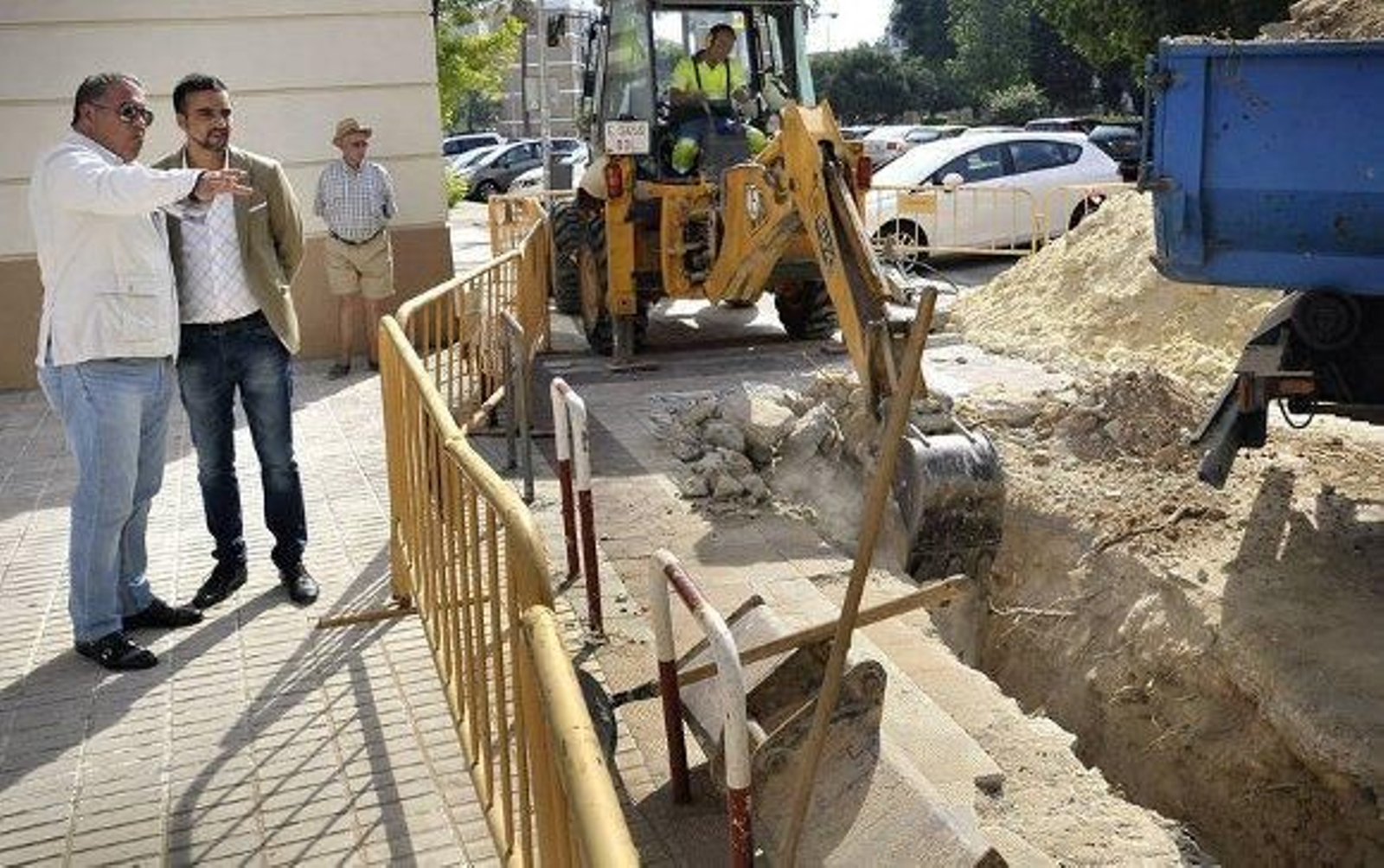 Comienzan las obras para renovar la red de saneamiento de la calle José Cádiz Salvatierra