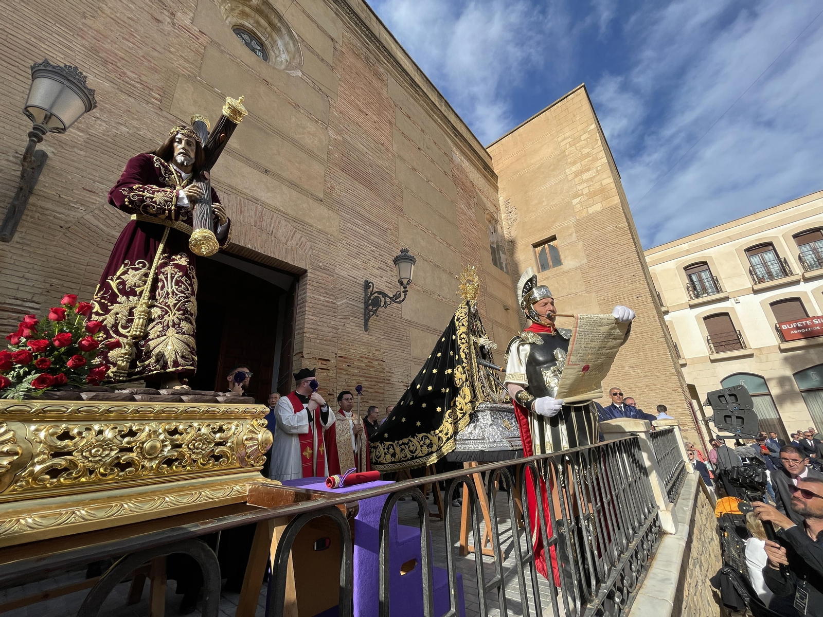 Las imágenes de la Subida de Jesús y la procesión del Viernes Santo por la mañana en Vera