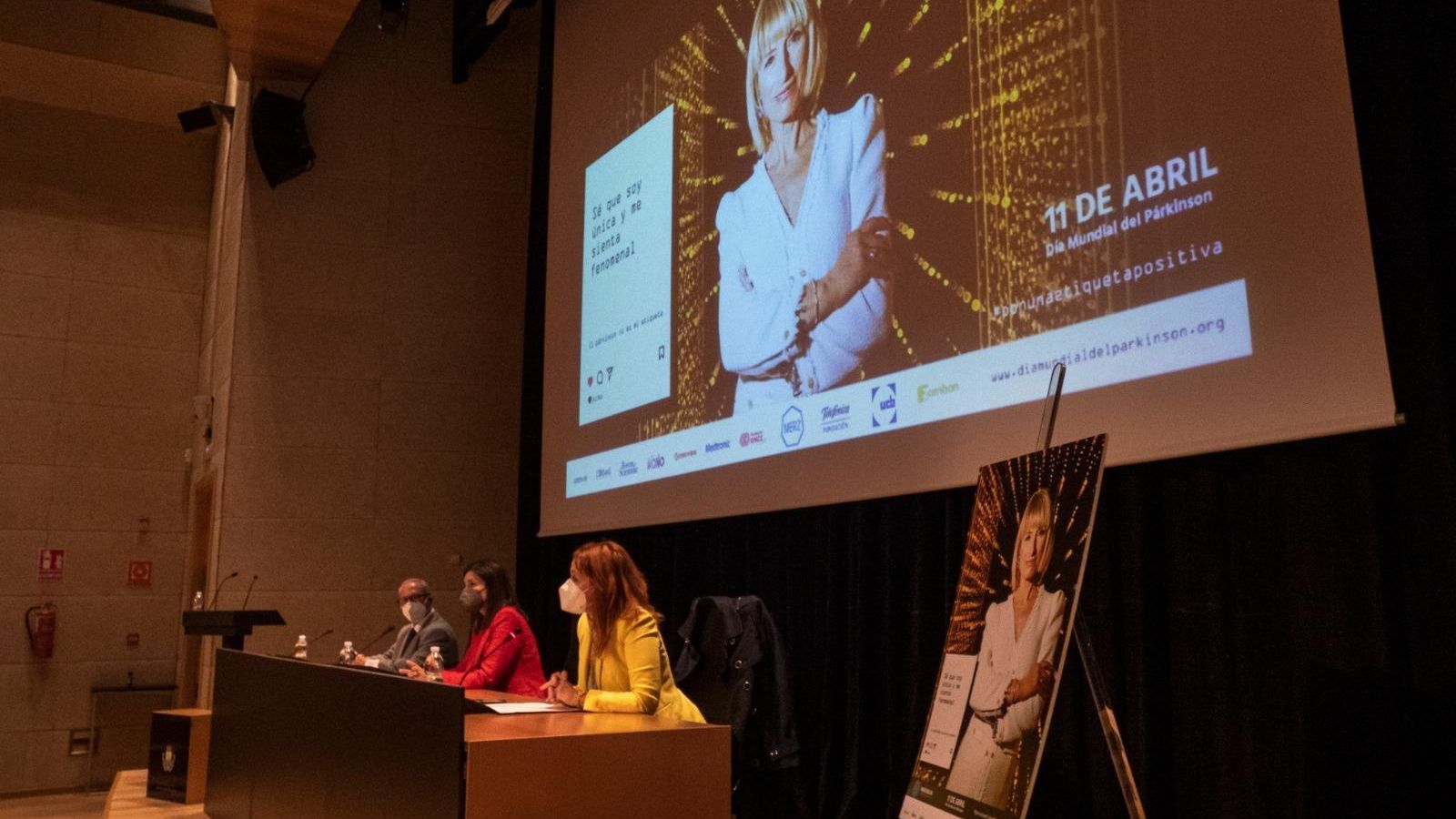 Joaquín Izquierdo, Patricia Cavada y Ana Fidalgo (de i. a d.), en la presentación del Día Mundial del Párkinson.