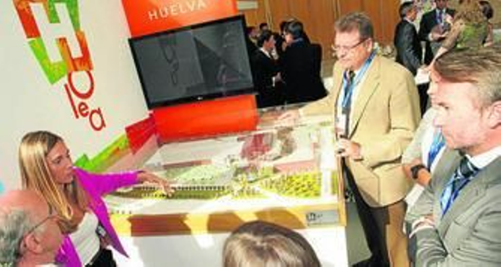 Carrefour promociona en Madrid el futuro centro comercial Holea