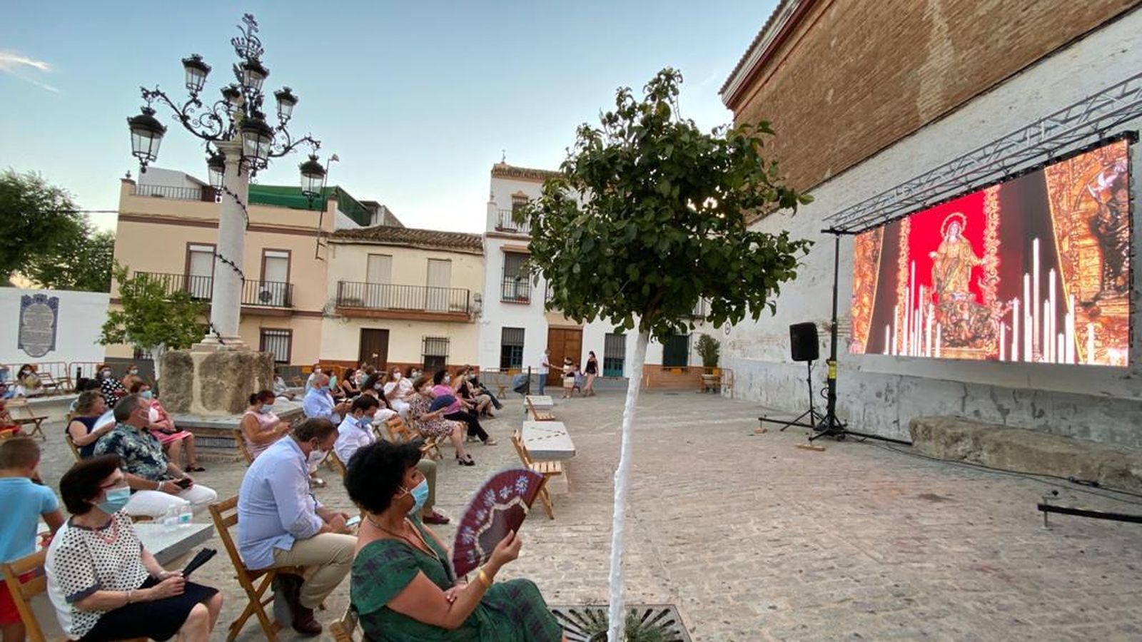 Retransmisión de una función en Cantillana.