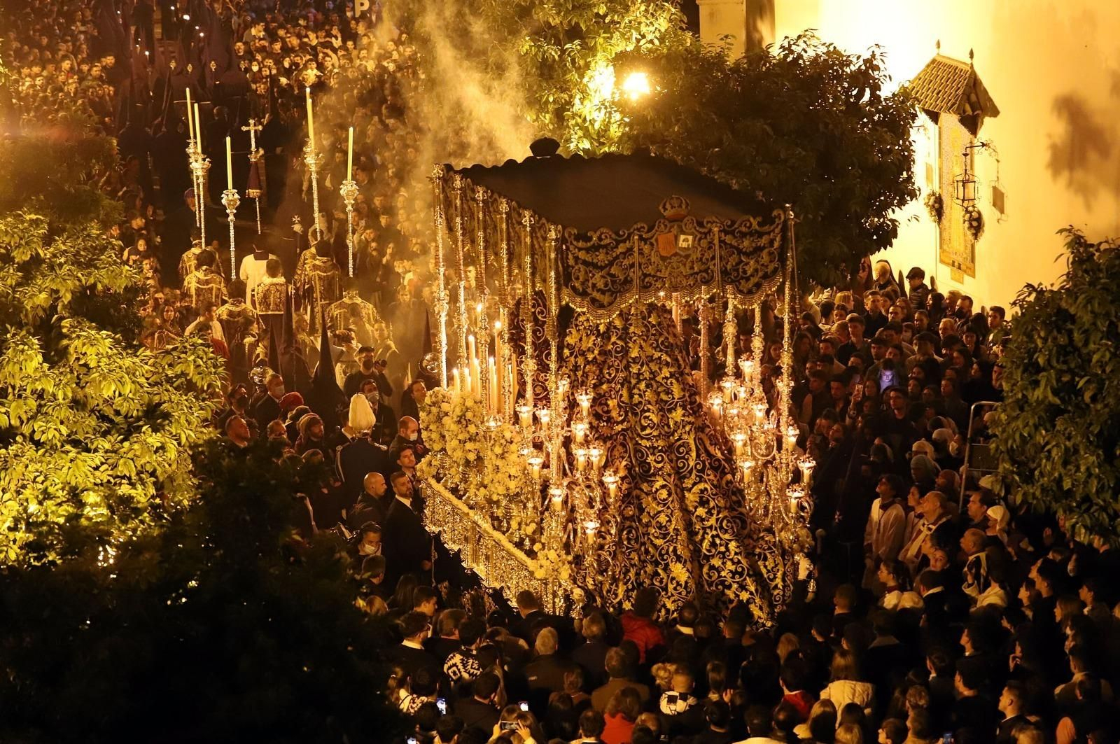 Imágenes del Nazareno recorriendo las calles de Huelva en la Semana Santa 2022.