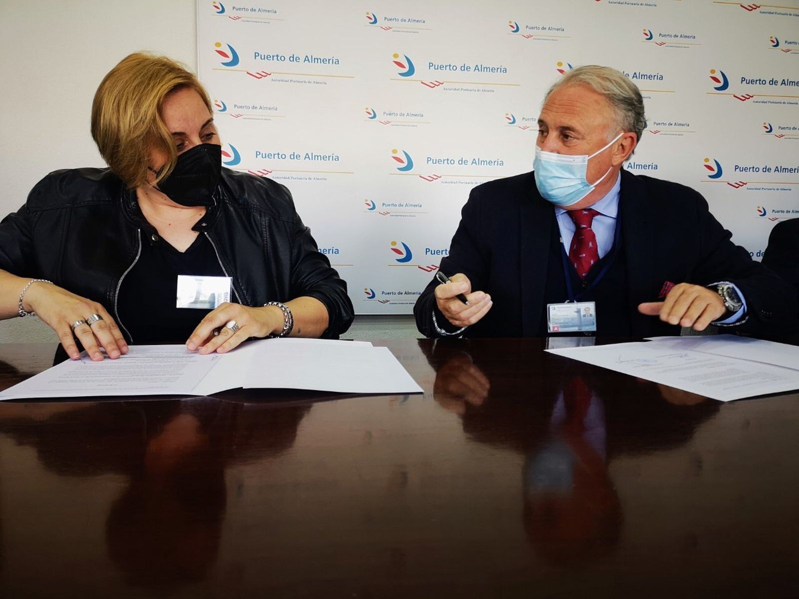 La presidenta de Asopesca, Mari Ángeles Cayuela, y Jesús Caicedo, presidente de la APA