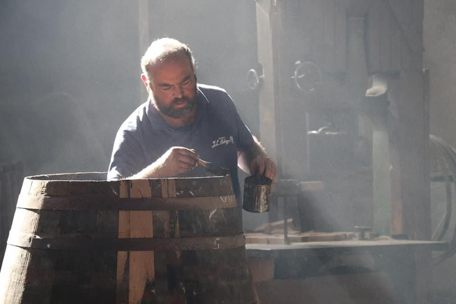 Trabajo en una tonelería de Montilla.