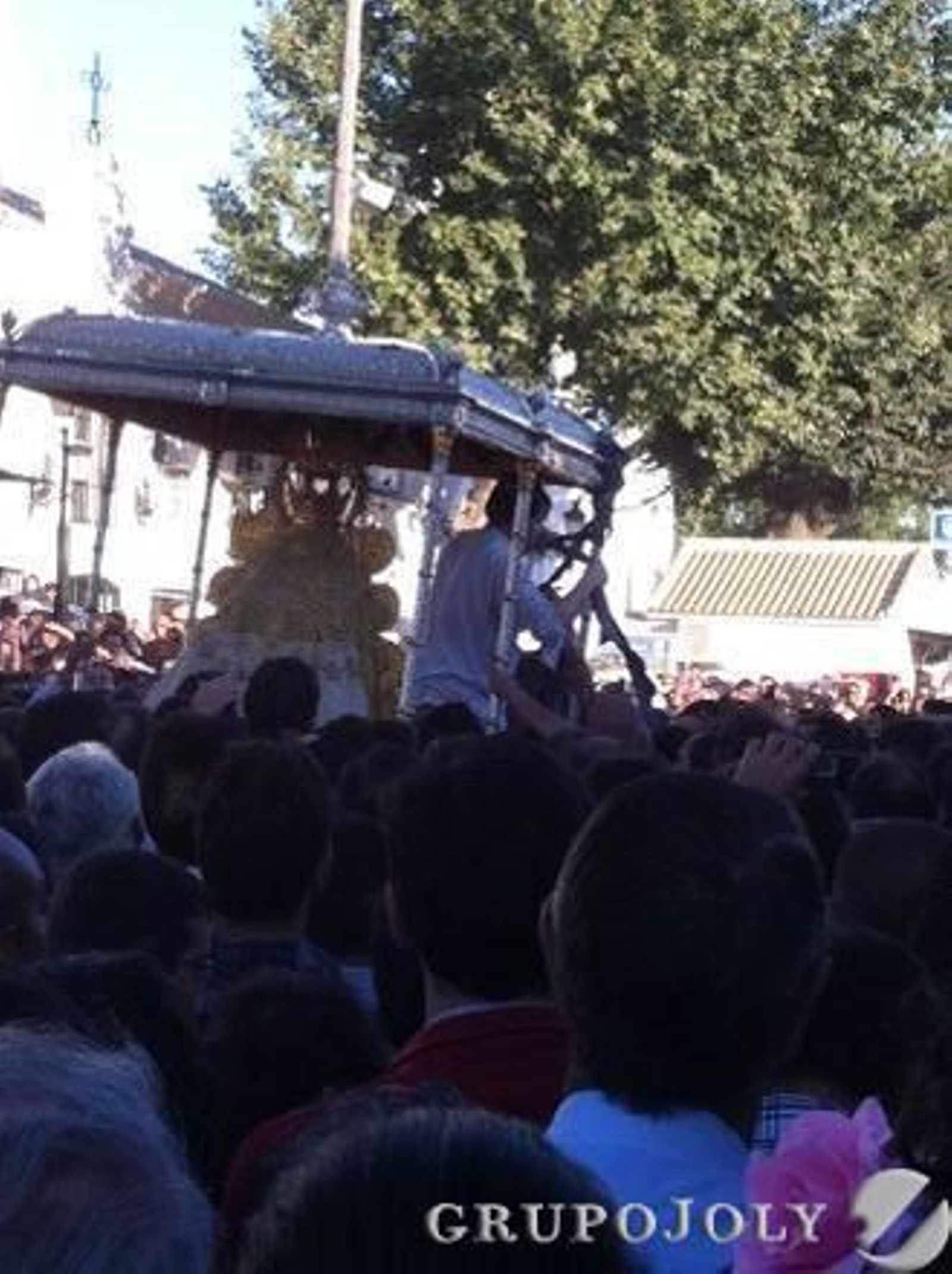 La Virgen del Rocío, obligada a volver antes de tiempo a su ermita La Virgen del Rocío, obligada a volver antes de tiempo a su ermita