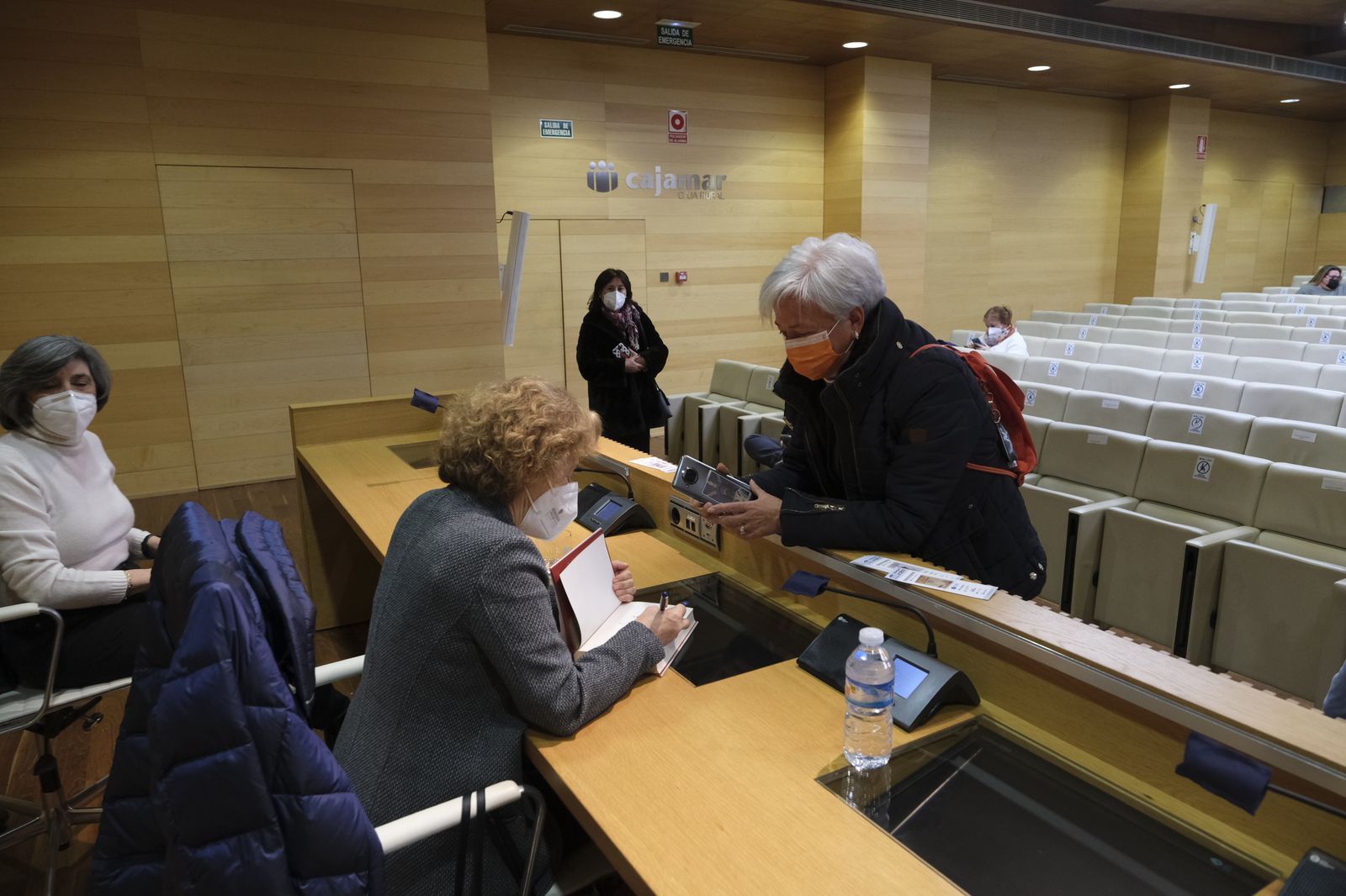 Fotogalería Diario de los Libros, con Julia Navarro. Almería