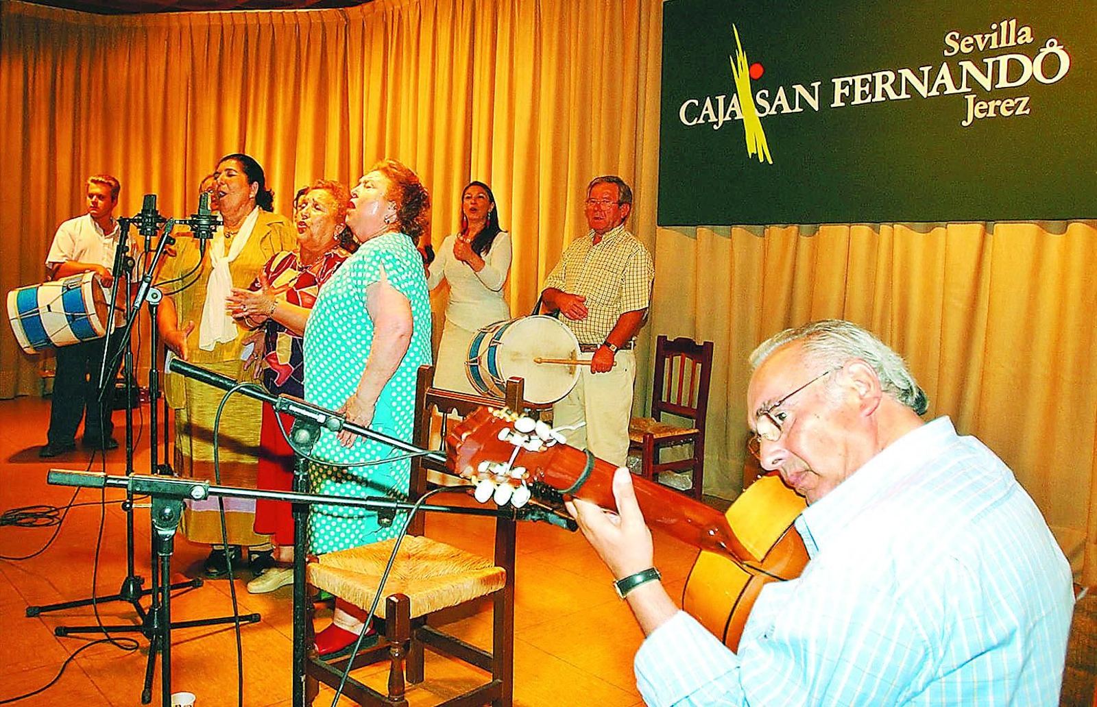 Las Corraleras de Lebrija y Parrilla deJerez en la grabación del volumen XX de 'Así canta nuestra tierra en Navidad'.