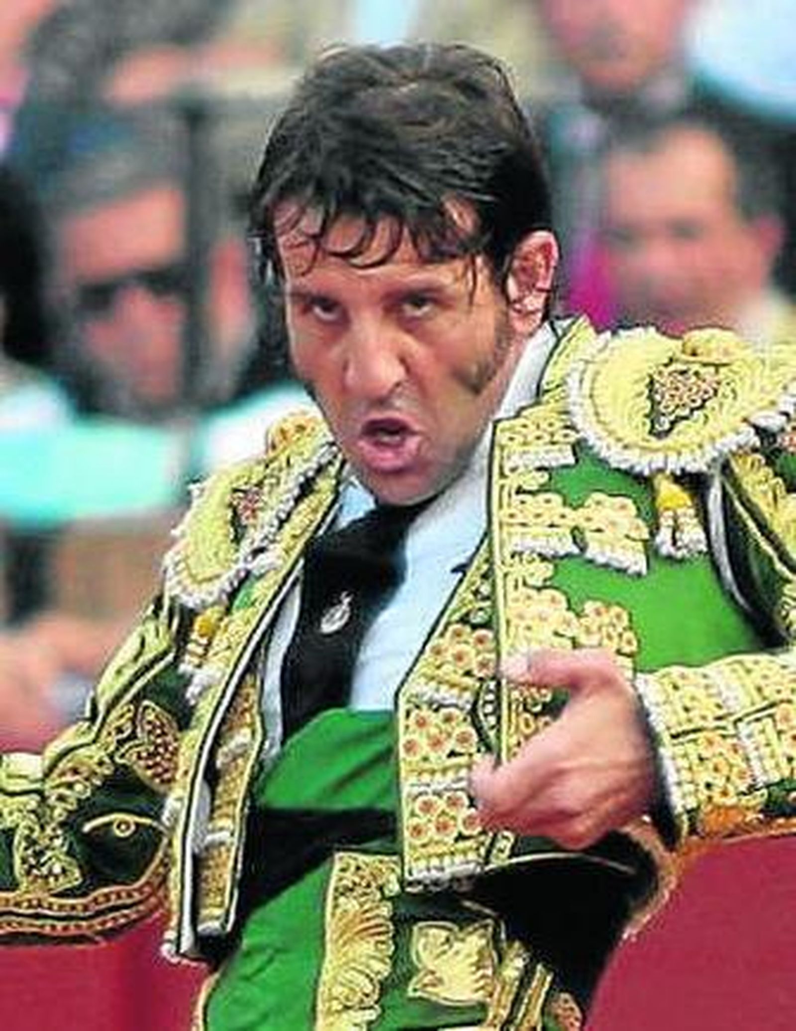 Juan José Padilla sale de la UCI, aunque su estado continúa siendo grave