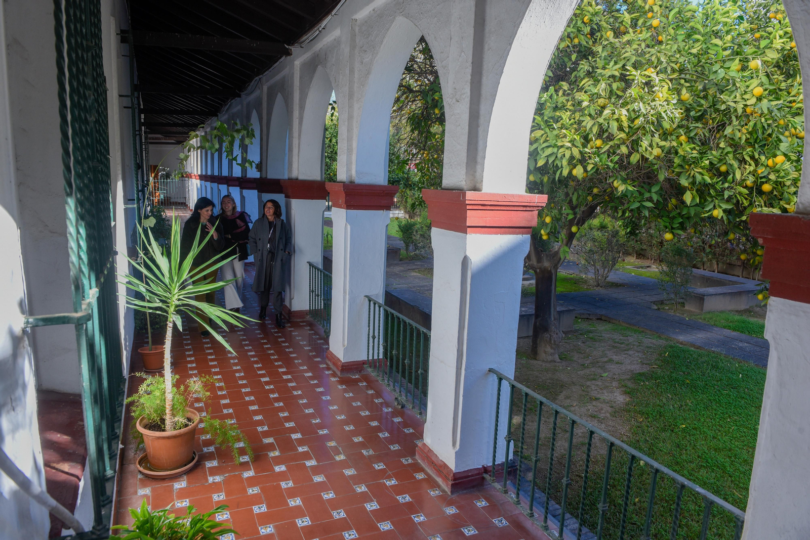Reportaje sobre los 100 años que ha cumplido el Hospital de Cruz Roja