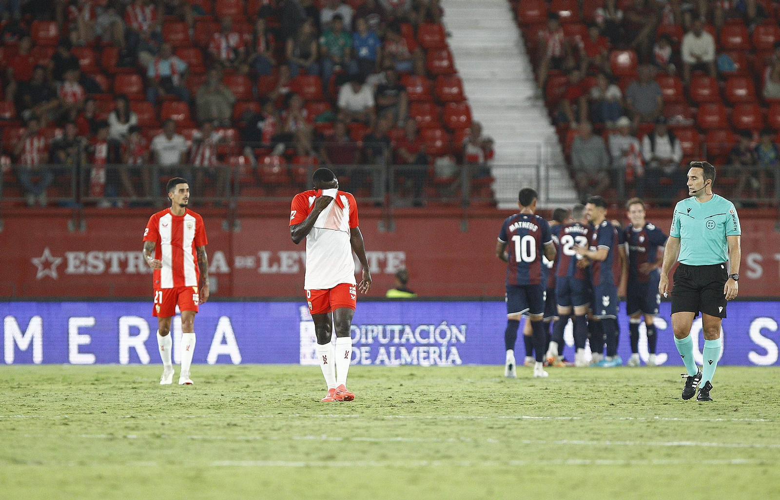 Las imágenes del partido de fútbol U.D. Almería-S.D. Eibar