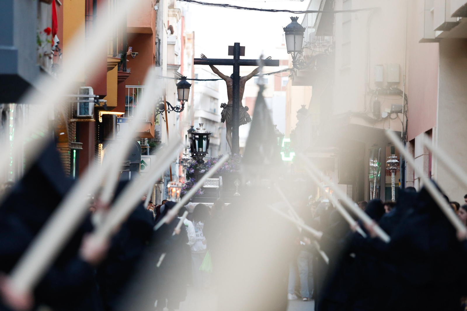 Fotos del Lunes Santo en La Línea: El Silencio