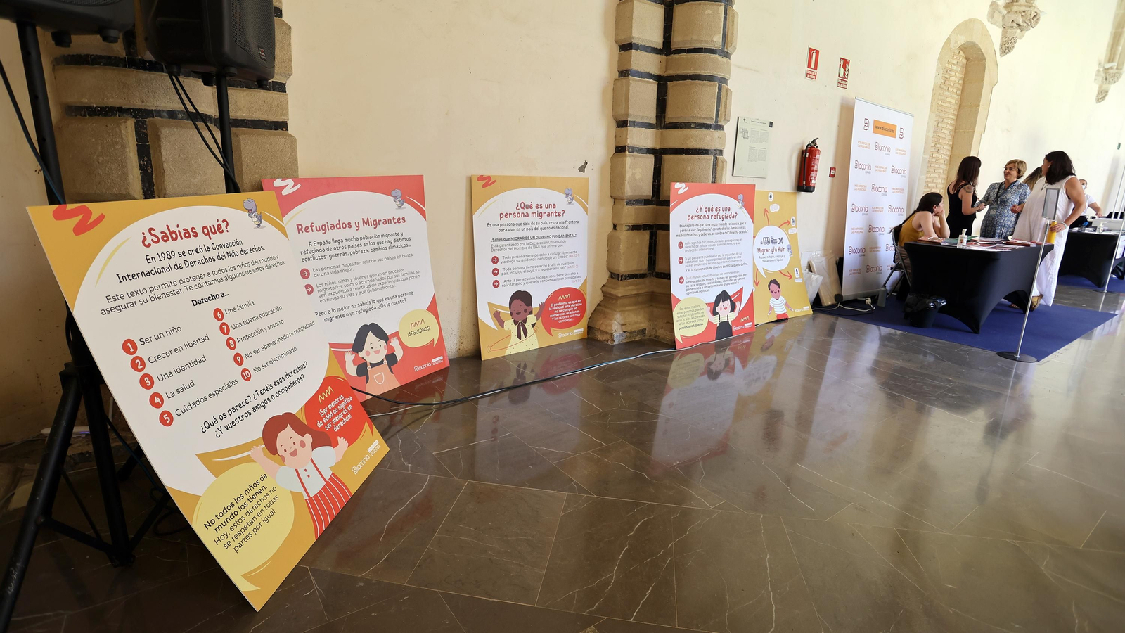 Imágenes de la Feria de la Diversidad en Los Claustros de Santo Domingo