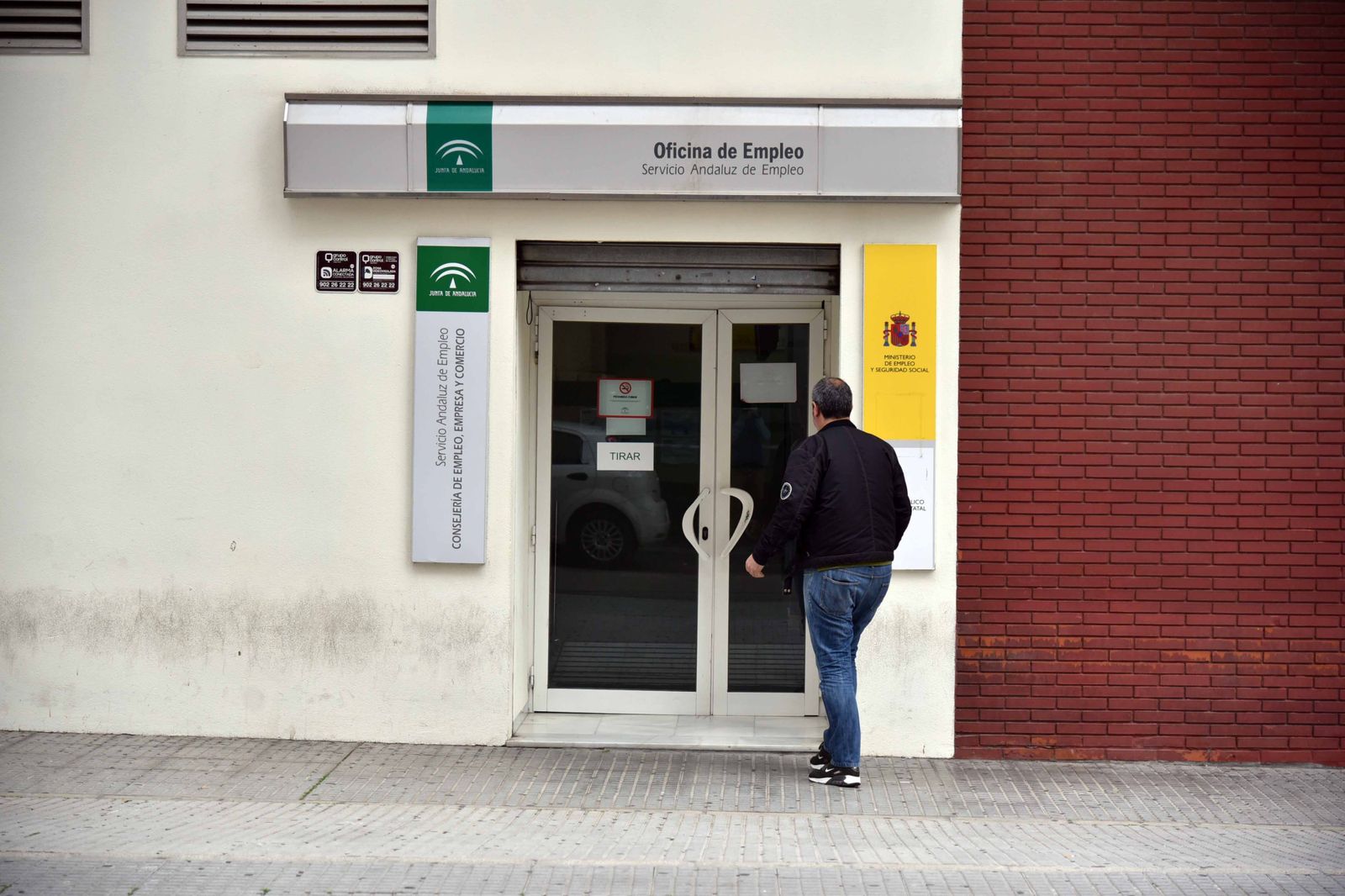 Entrada de la oficina de empleo  de Algeciras.