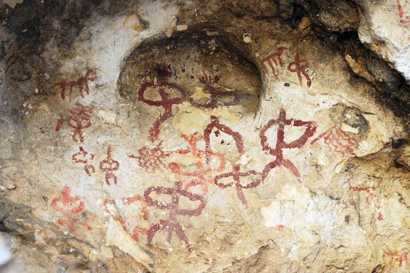 Pinturas rupestres que puedes ver en la Cueva de la Graja de Jimena.