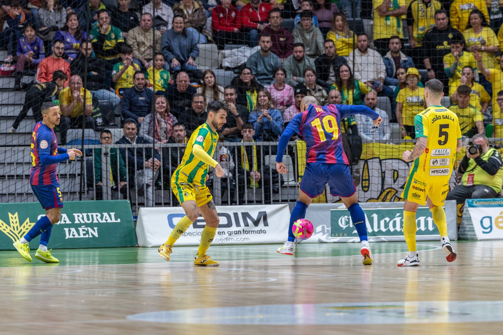 Las mejores imágenes del espectacular encuentro entre Jaén Paraíso Interior FS y Barça (3-3)