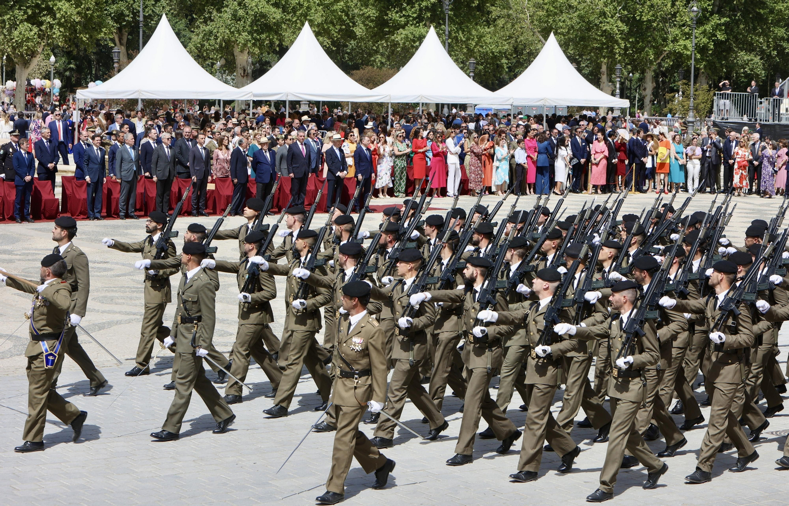 Jura de bandera de personal civil en Sevilla