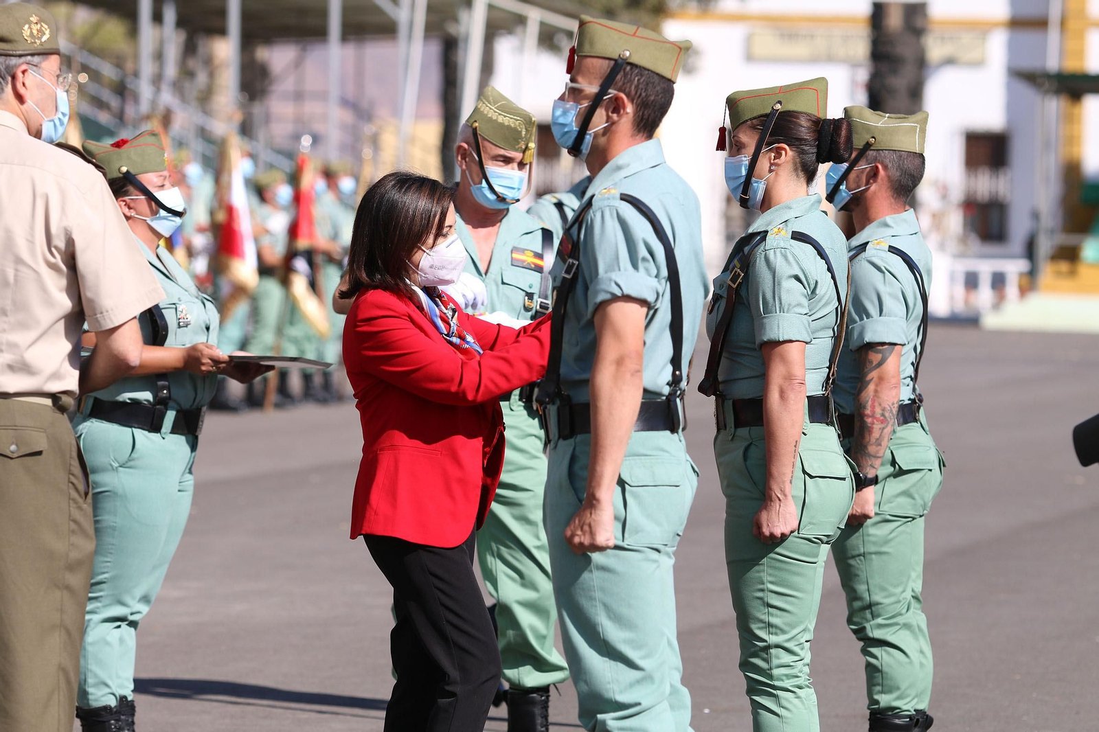 Fotogalería de la ministra de Defensa, Margarita Robles, a La Legión