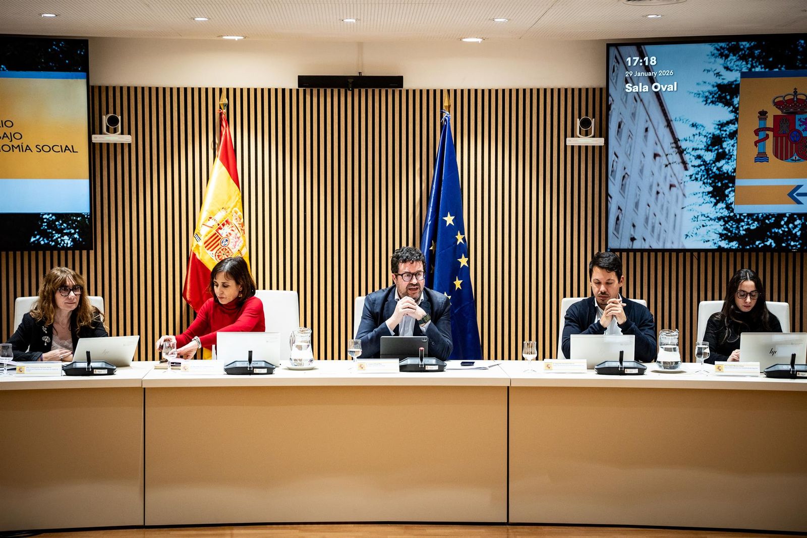 El secretario de Estado de Trabajo, Joaquín Pérez Rey, preside la mesa de diálogo social para la subida del SMI.