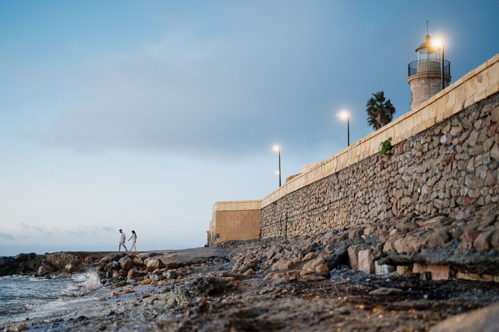 Castillo de Roquetas al anochecer.