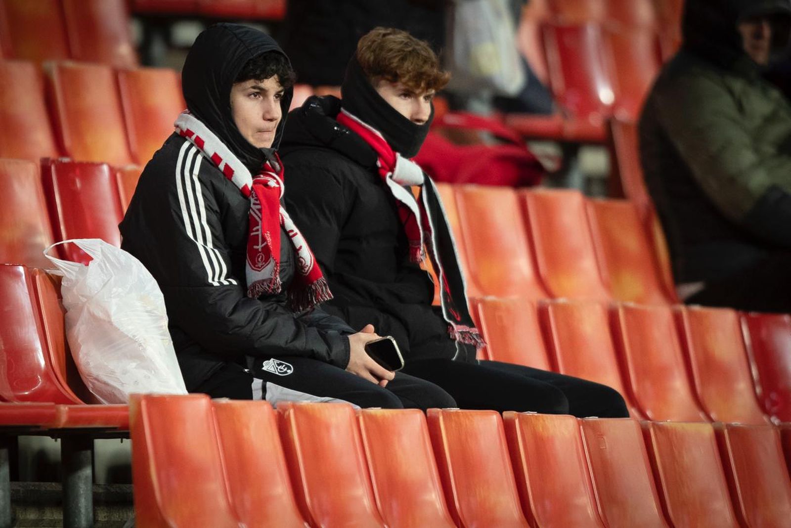 Encuéntrate en la grada en el Granada-Eibar