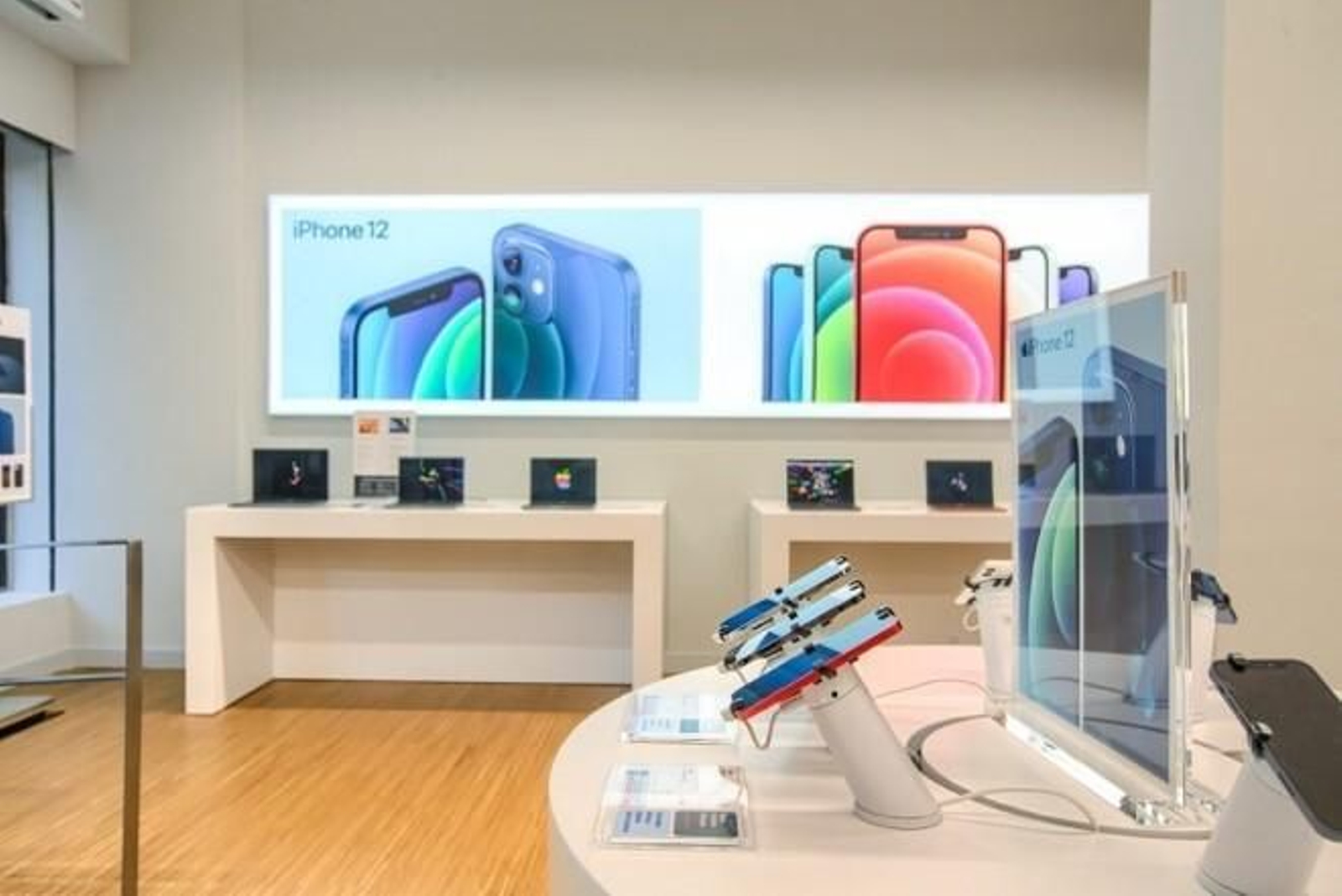 Interior de K-tuin, la nueva "tienda Apple' en la calle Sagasta.