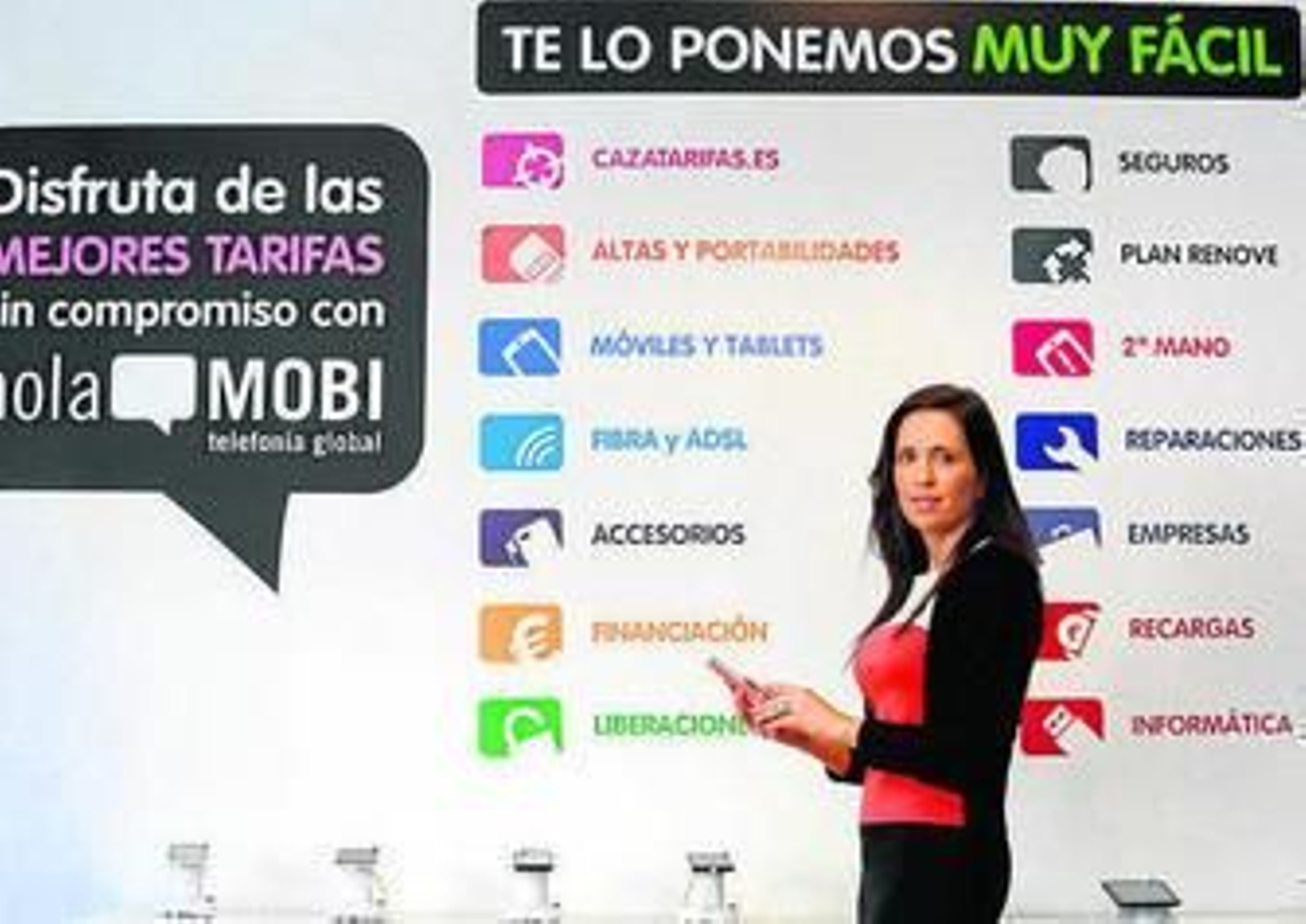 María Salas posa para este diario en una de las tiendas de Málaga.