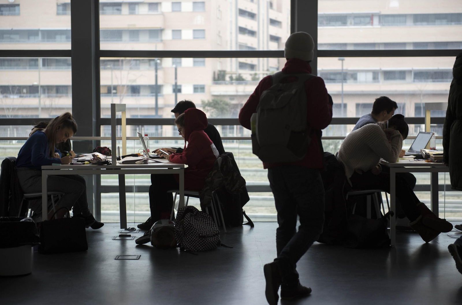 Estudiantes en la Biblioteca del PTS de la Universidad de Granada.