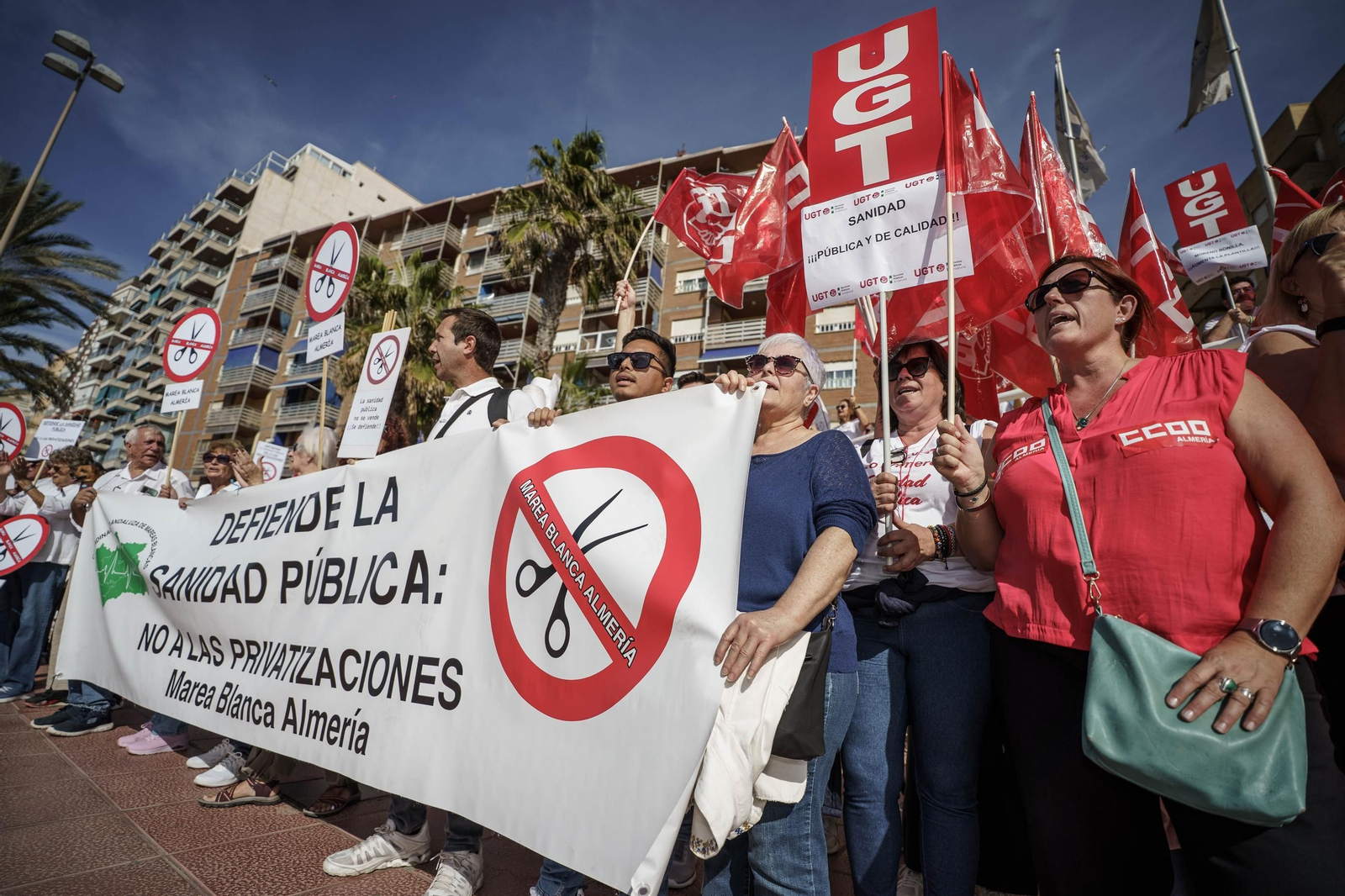 "La sanidad se defiende, gobierne quien gobierne", Almería se lanza a las calles por la sanidad pública