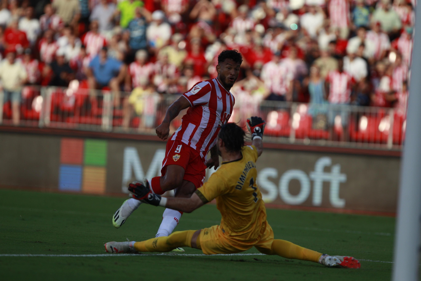 Imágenes del partido U.D. Almería-Rayo Vallecano